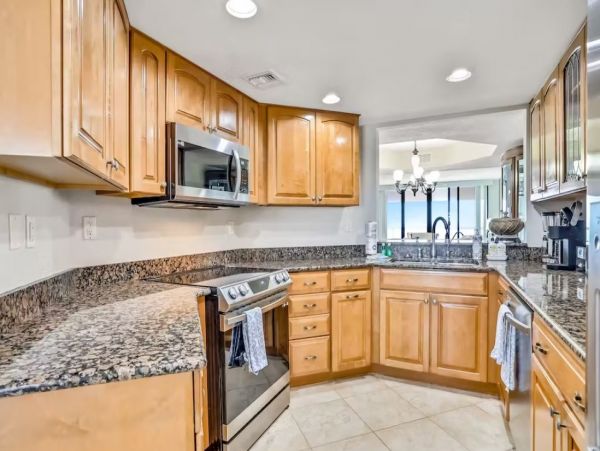 Clearwater 2 Bedroom Vacation Condo on Beach with Views