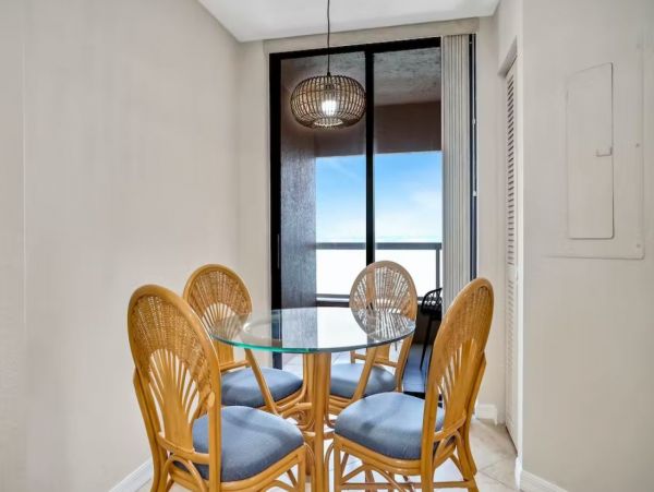 Clearwater 2 Bedroom Vacation Condo on Beach with Views