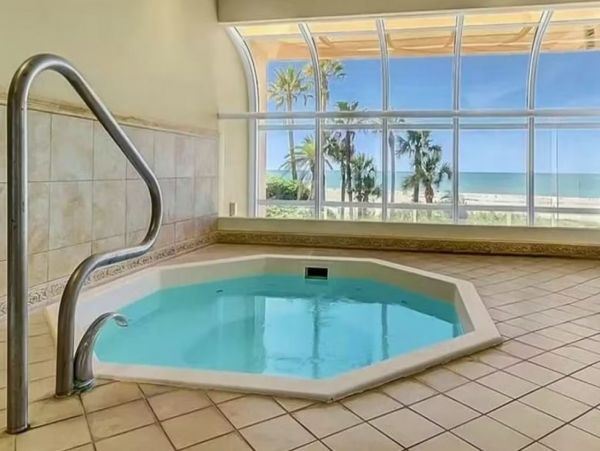 Clearwater 2 Bedroom Vacation Condo on Beach with Views