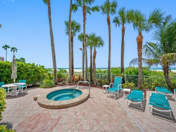 Clearwater 2 Bedroom Vacation Condo on Beach with Views
