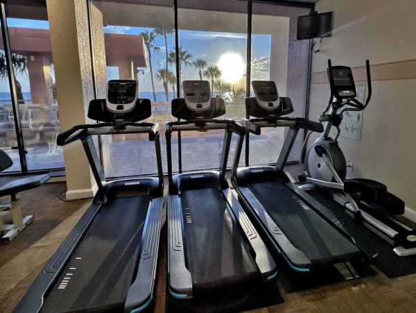 Clearwater 2 Bedroom Vacation Condo on Beach with Views