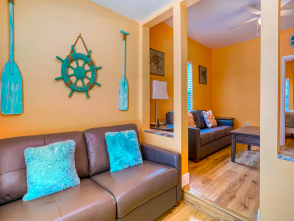 Updated duplex walking distance to beach, bars and dining