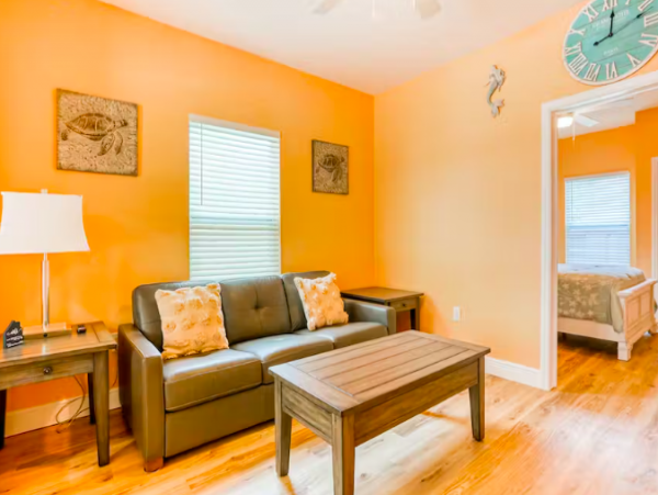 Updated duplex walking distance to beach, bars and dining