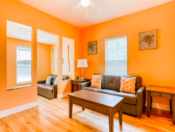Updated duplex walking distance to beach, bars and dining