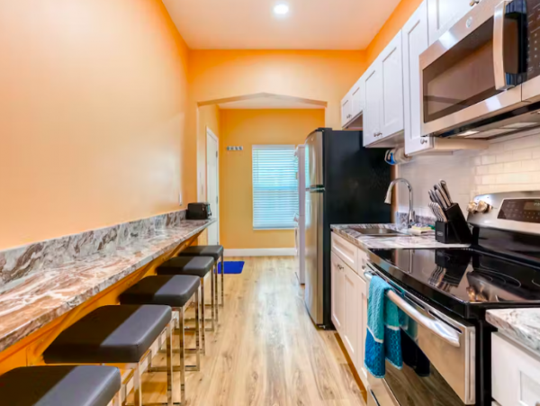Updated duplex walking distance to beach, bars and dining