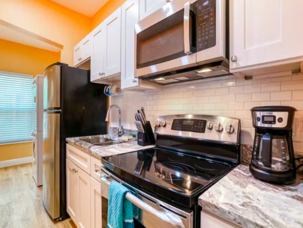 Updated duplex walking distance to beach, bars and dining