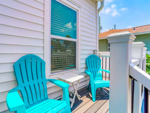 Updated duplex walking distance to beach, bars and dining