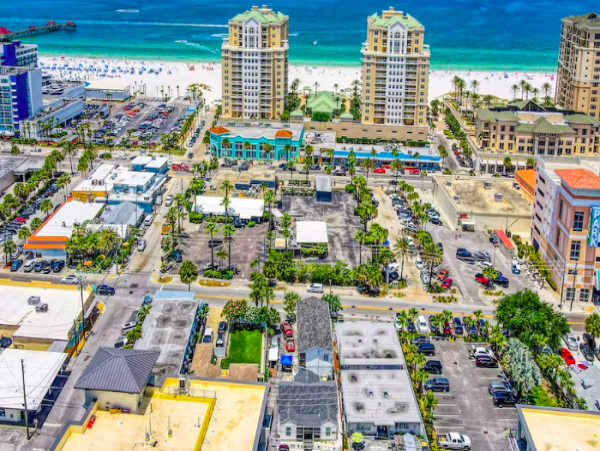 Updated duplex walking distance to beach, bars and dining