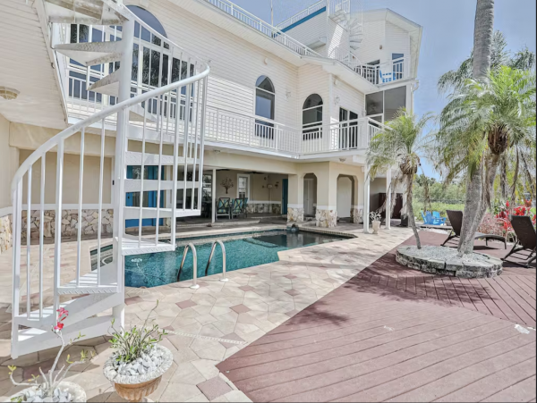 Luxury 6,000 St Ft Waterfront Villa Palm Harbor