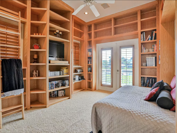 Luxury 6,000 St Ft Waterfront Villa Palm Harbor