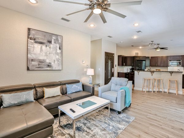 Lovely 3 BR-2BA Retreat in Clearwater Close to Beach
