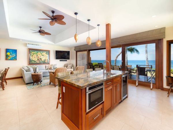 Lahaina Vacation Corner Townhouse 5 Bedroom On Beach