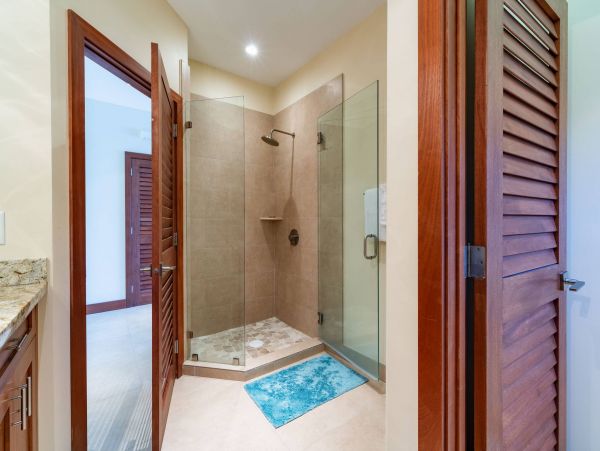 Lahaina Vacation Corner Townhouse 5 Bedroom On Beach