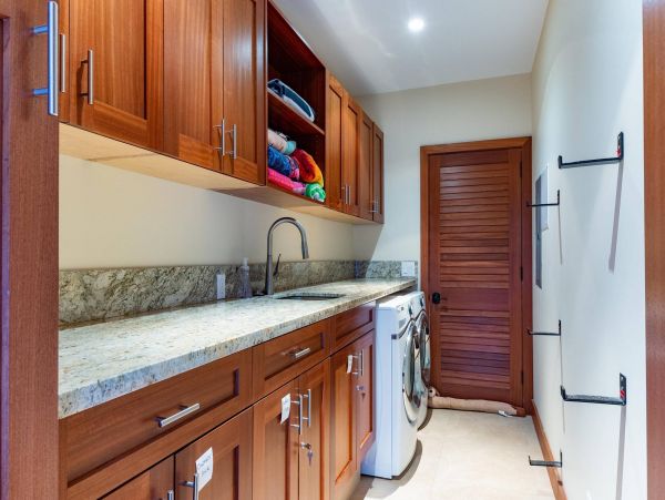 Lahaina Vacation Corner Townhouse 5 Bedroom On Beach