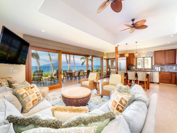 Lahaina Vacation Corner Townhouse 5 Bedroom On Beach