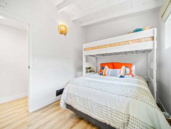 San Diego Beach Communities North Home 1046432