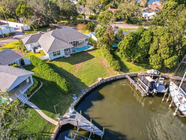 Bradenton Vacation Home Three Bedroom Canal Views
