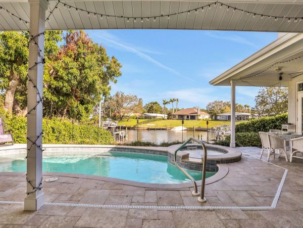 Bradenton Vacation Home Three Bedroom Canal Views