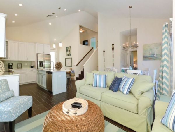 Lovely Holmes Beach Vacation Pool Home Close to Beach