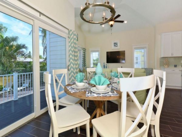Lovely Holmes Beach Vacation Pool Home Close to Beach