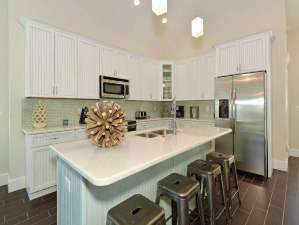 Lovely Holmes Beach Vacation Pool Home Close to Beach