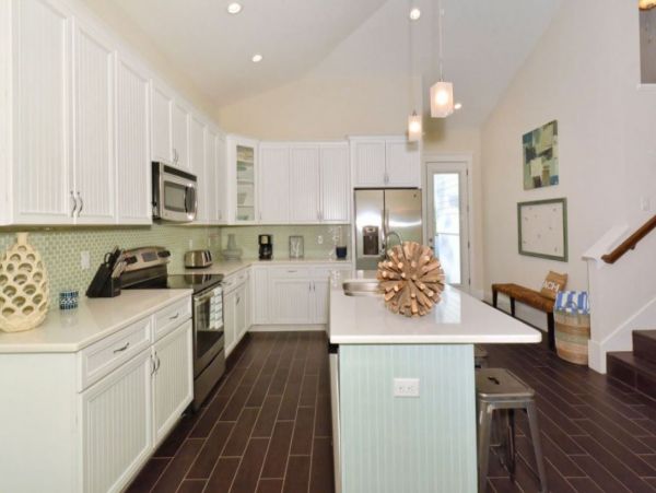 Lovely Holmes Beach Vacation Pool Home Close to Beach