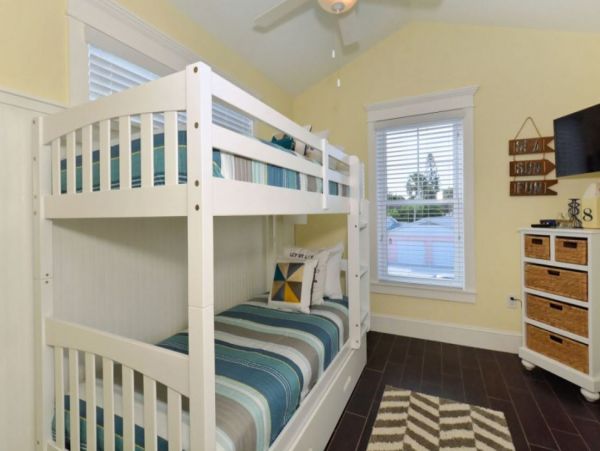 Lovely Holmes Beach Vacation Pool Home Close to Beach