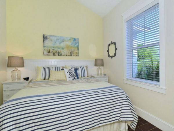 Lovely Holmes Beach Vacation Pool Home Close to Beach