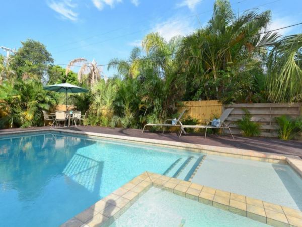 Lovely Holmes Beach Vacation Pool Home Close to Beach
