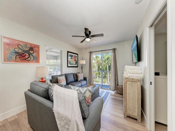 Charming Condo in Holmes Beach Short Walk to Beach