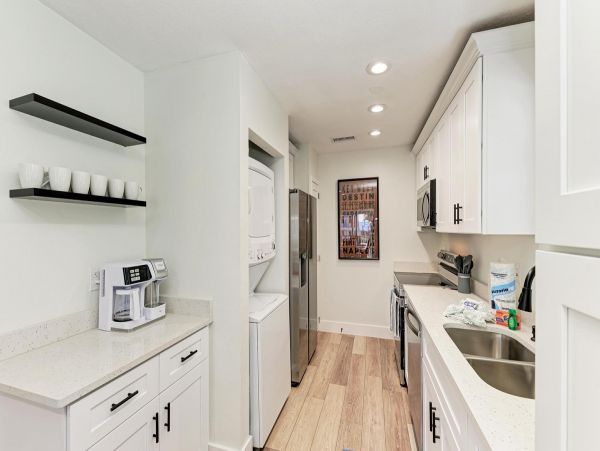 Charming Condo in Holmes Beach Short Walk to Beach