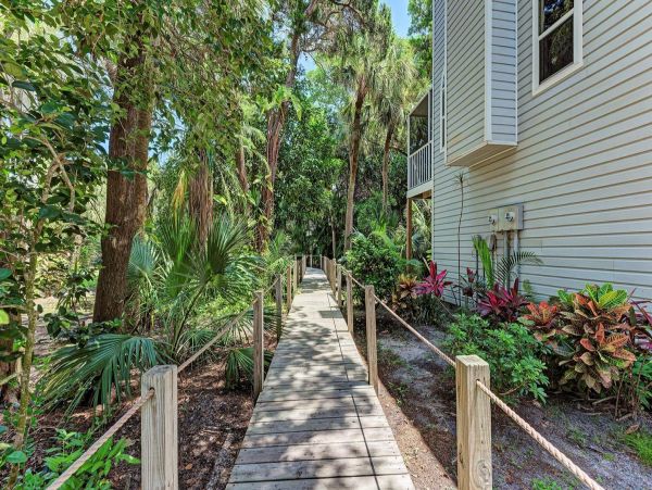 Charming Condo in Holmes Beach Short Walk to Beach
