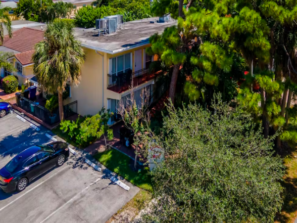 Ground floor Condo near Beach