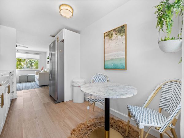 Gorgeous Vacation Duplex Close to Beach and Bay in Longboat Key