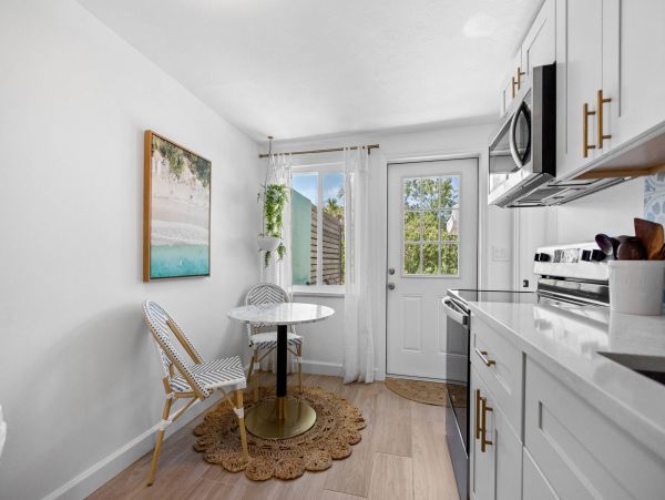 Gorgeous Vacation Duplex Close to Beach and Bay in Longboat Key