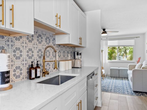 Gorgeous Vacation Duplex Close to Beach and Bay in Longboat Key