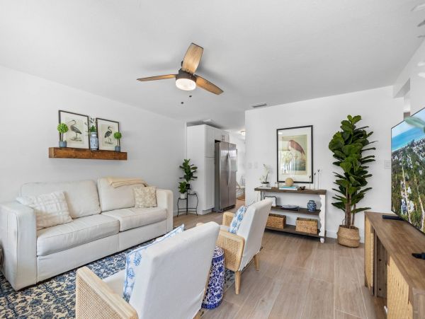Gorgeous Vacation Duplex Close to Beach and Bay in Longboat Key