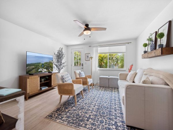 Gorgeous Vacation Duplex Close to Beach and Bay in Longboat Key