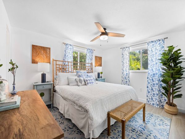 Gorgeous Vacation Duplex Close to Beach and Bay in Longboat Key