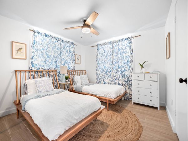 Gorgeous Vacation Duplex Close to Beach and Bay in Longboat Key