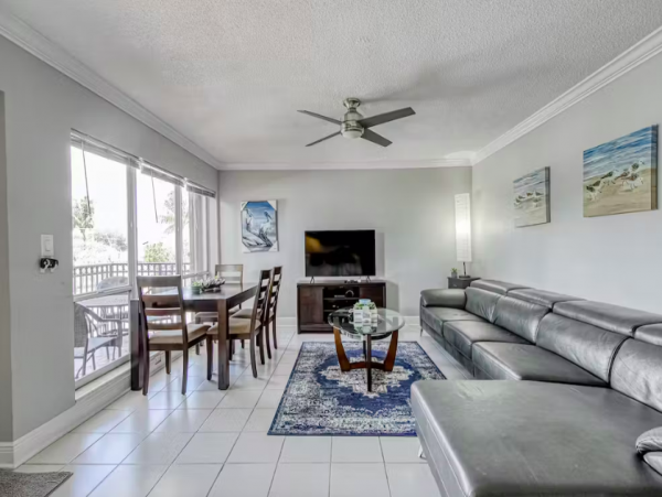 Deerfield 2 Bedroom Condo short walk to the Beach