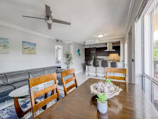 Deerfield 2 Bedroom Condo short walk to the Beach