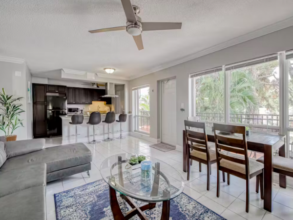 Deerfield 2 Bedroom Condo short walk to the Beach