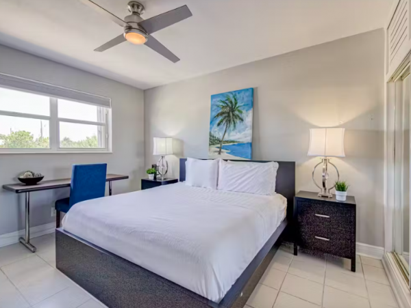 Deerfield 2 Bedroom Condo short walk to the Beach