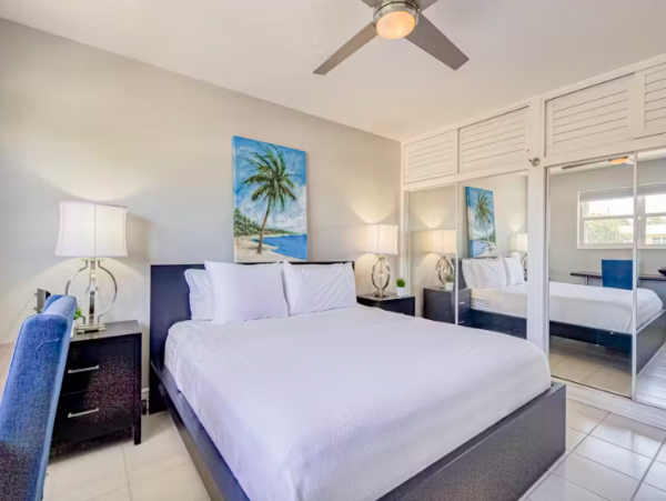 Deerfield 2 Bedroom Condo short walk to the Beach