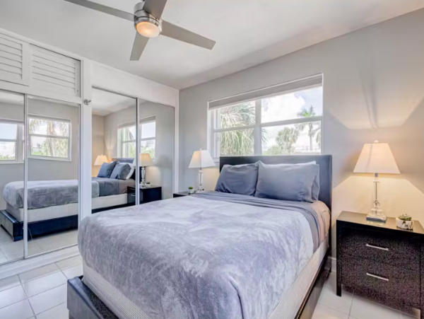 Deerfield 2 Bedroom Condo short walk to the Beach