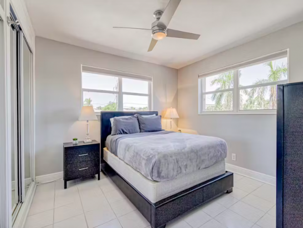 Deerfield 2 Bedroom Condo short walk to the Beach