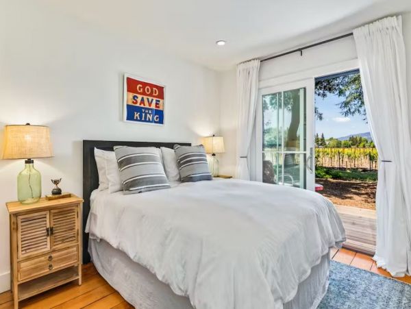 2 Vacation Vineyards Cottages on 6 Acres in Sonoma with Pool