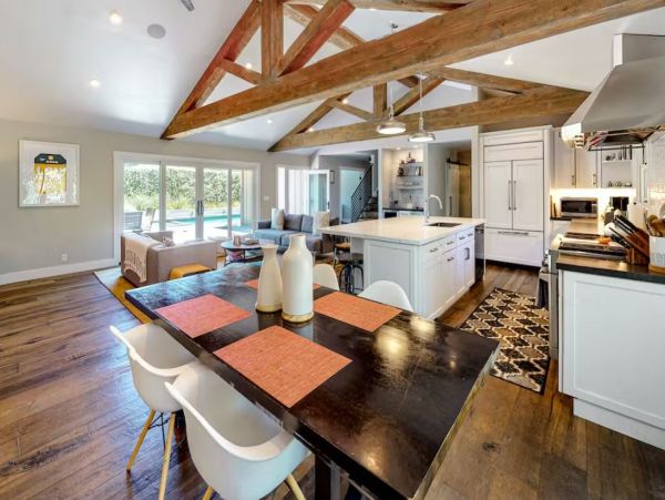 Modern 4 Bedroom Vacation Pool Home in Sonoma Sleeps 8