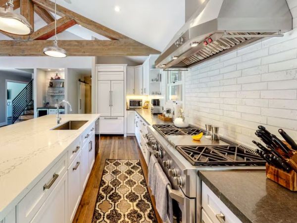 Modern 4 Bedroom Vacation Pool Home in Sonoma Sleeps 8